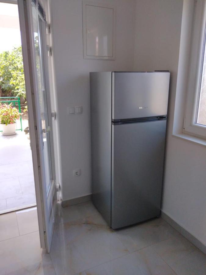 Apartment With Terrace And Garden Pirovac Zewnętrze zdjęcie