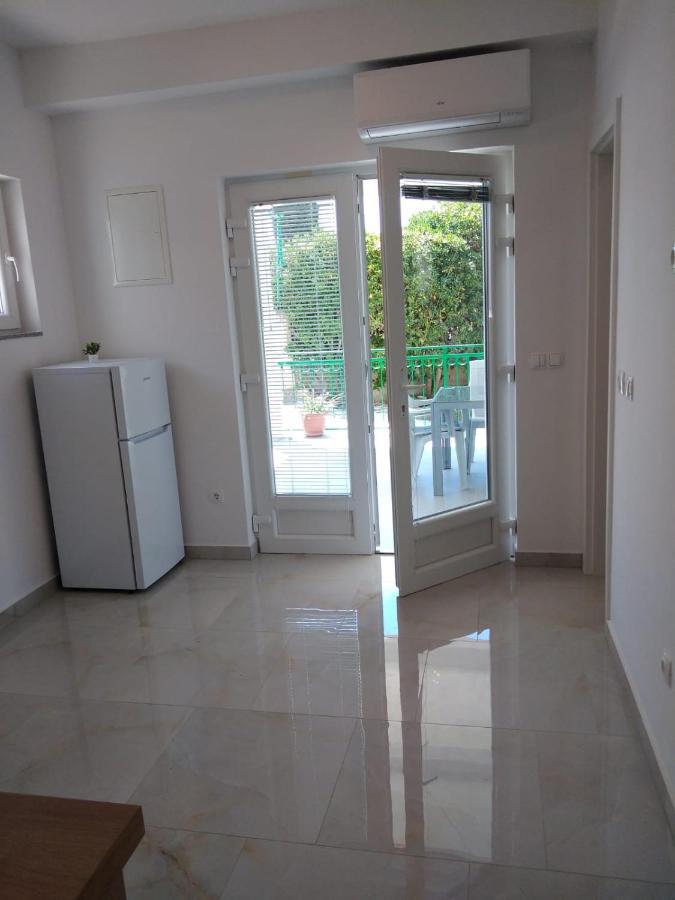 Apartment With Terrace And Garden Pirovac Zewnętrze zdjęcie