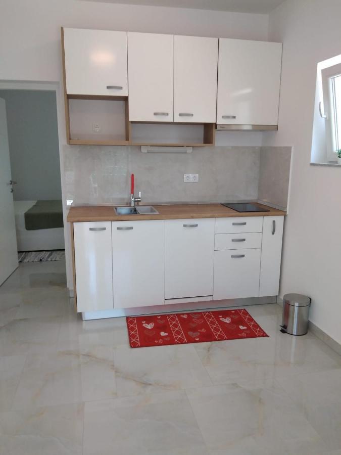 Apartment With Terrace And Garden Pirovac Zewnętrze zdjęcie