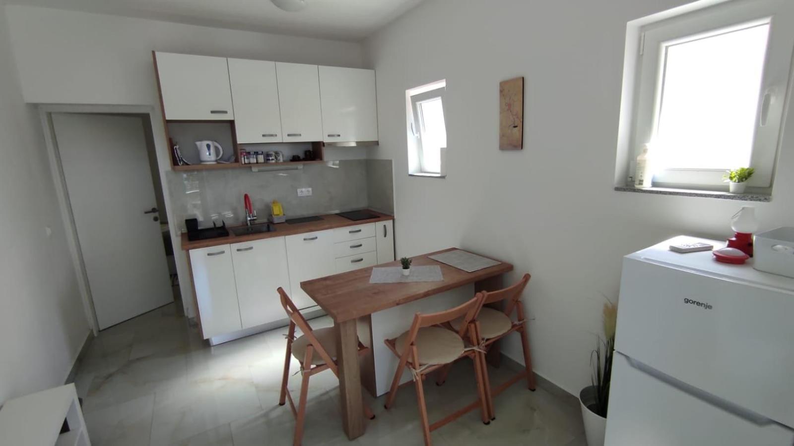 Apartment With Terrace And Garden Pirovac Zewnętrze zdjęcie