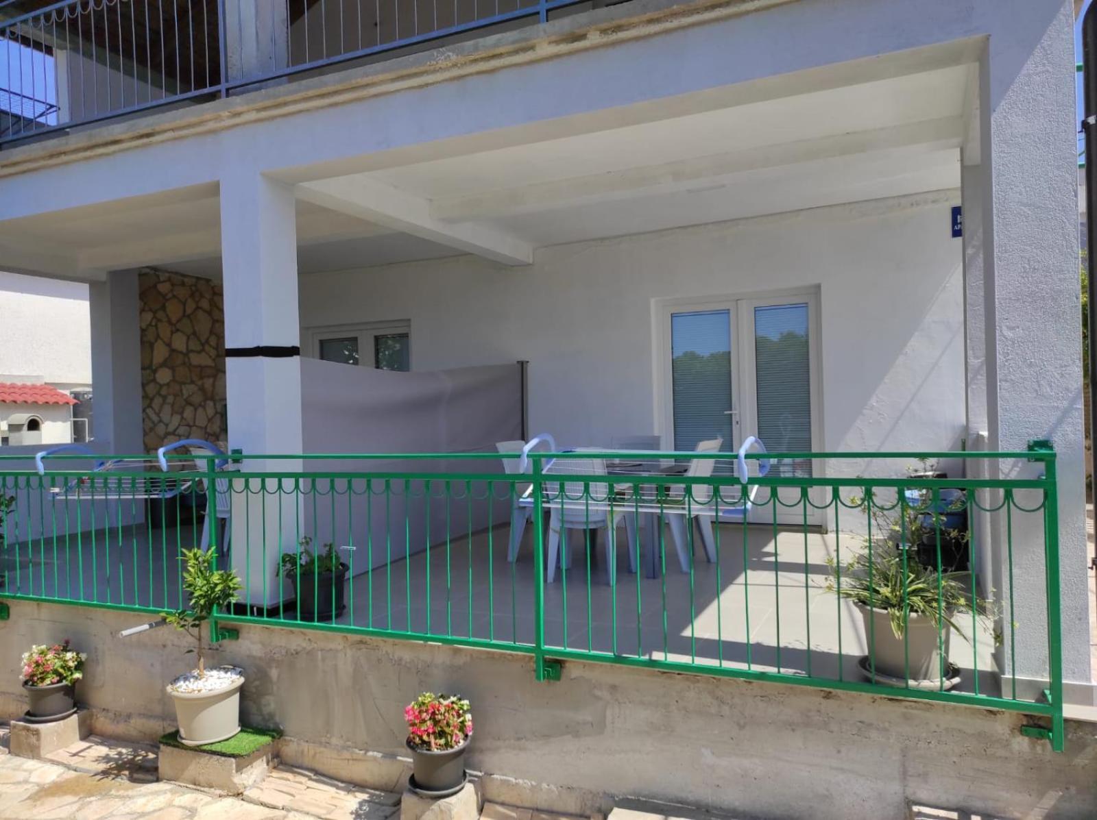 Apartment With Terrace And Garden Pirovac Zewnętrze zdjęcie