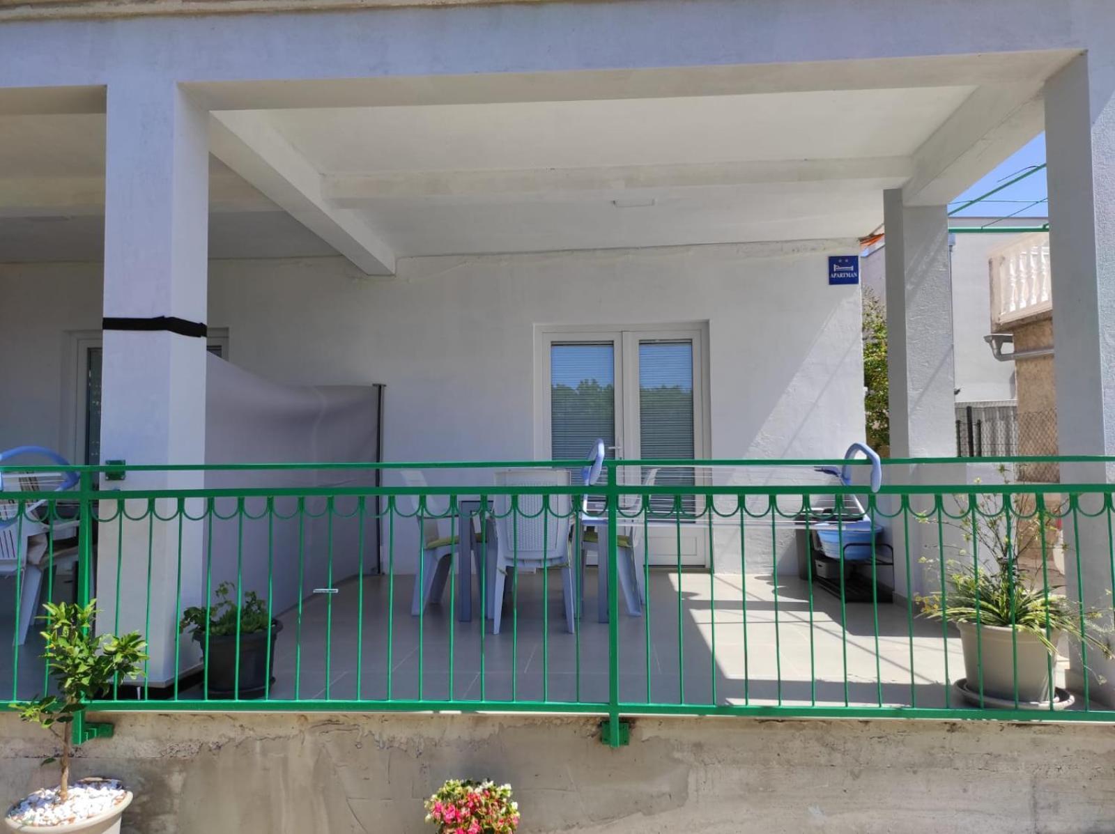 Apartment With Terrace And Garden Pirovac Zewnętrze zdjęcie