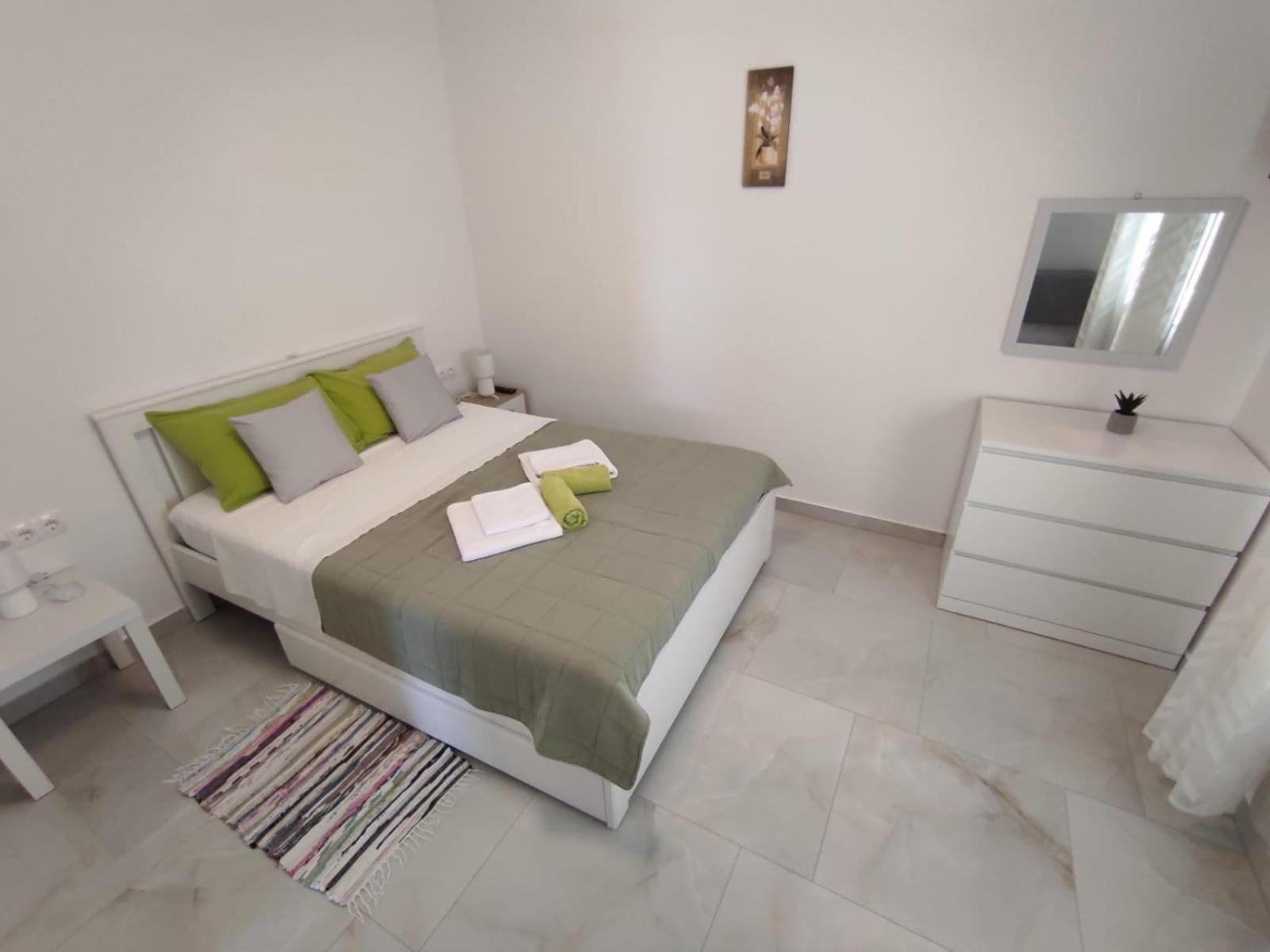 Apartment With Terrace And Garden Pirovac Zewnętrze zdjęcie