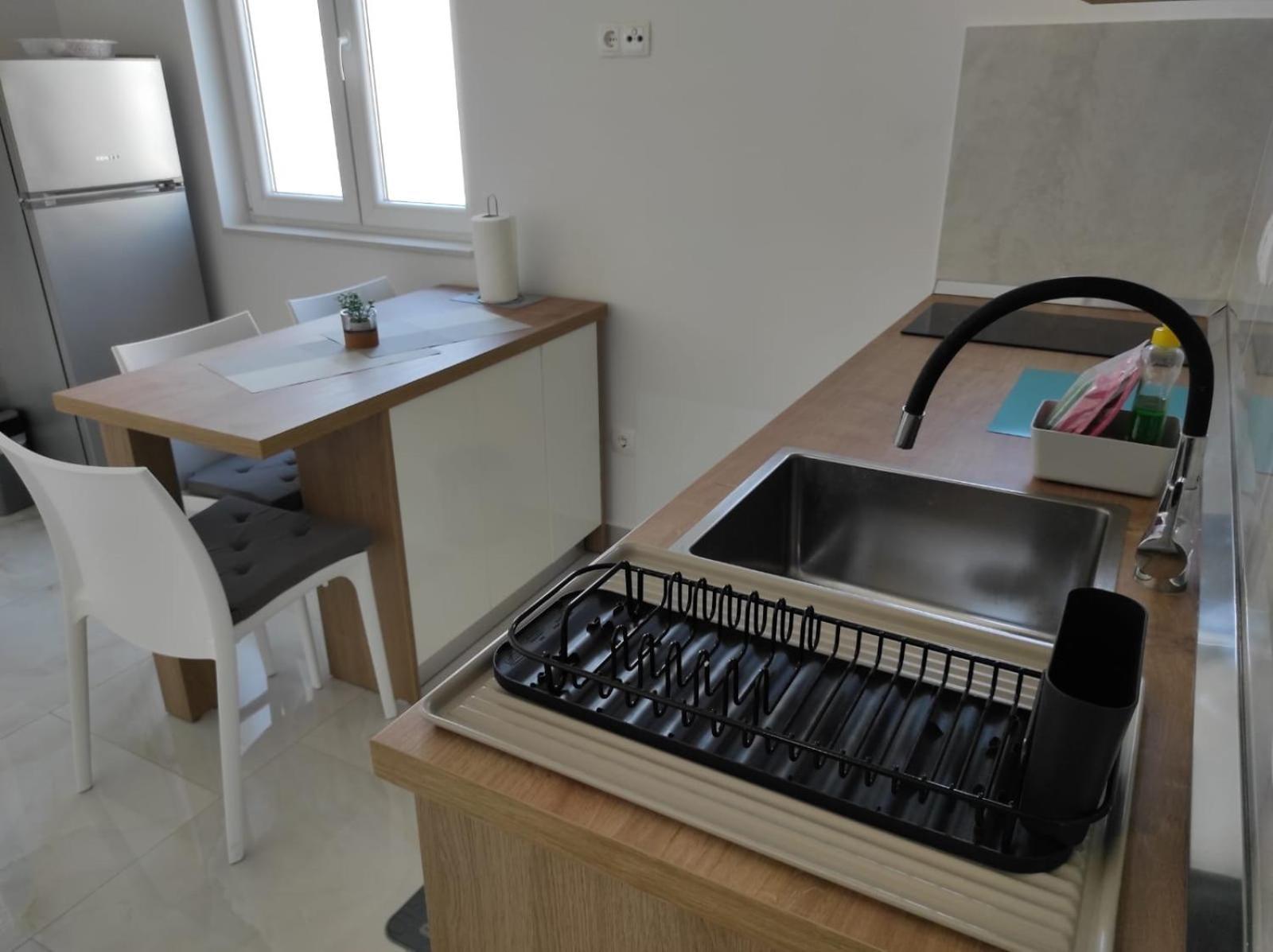 Apartment With Terrace And Garden Pirovac Zewnętrze zdjęcie