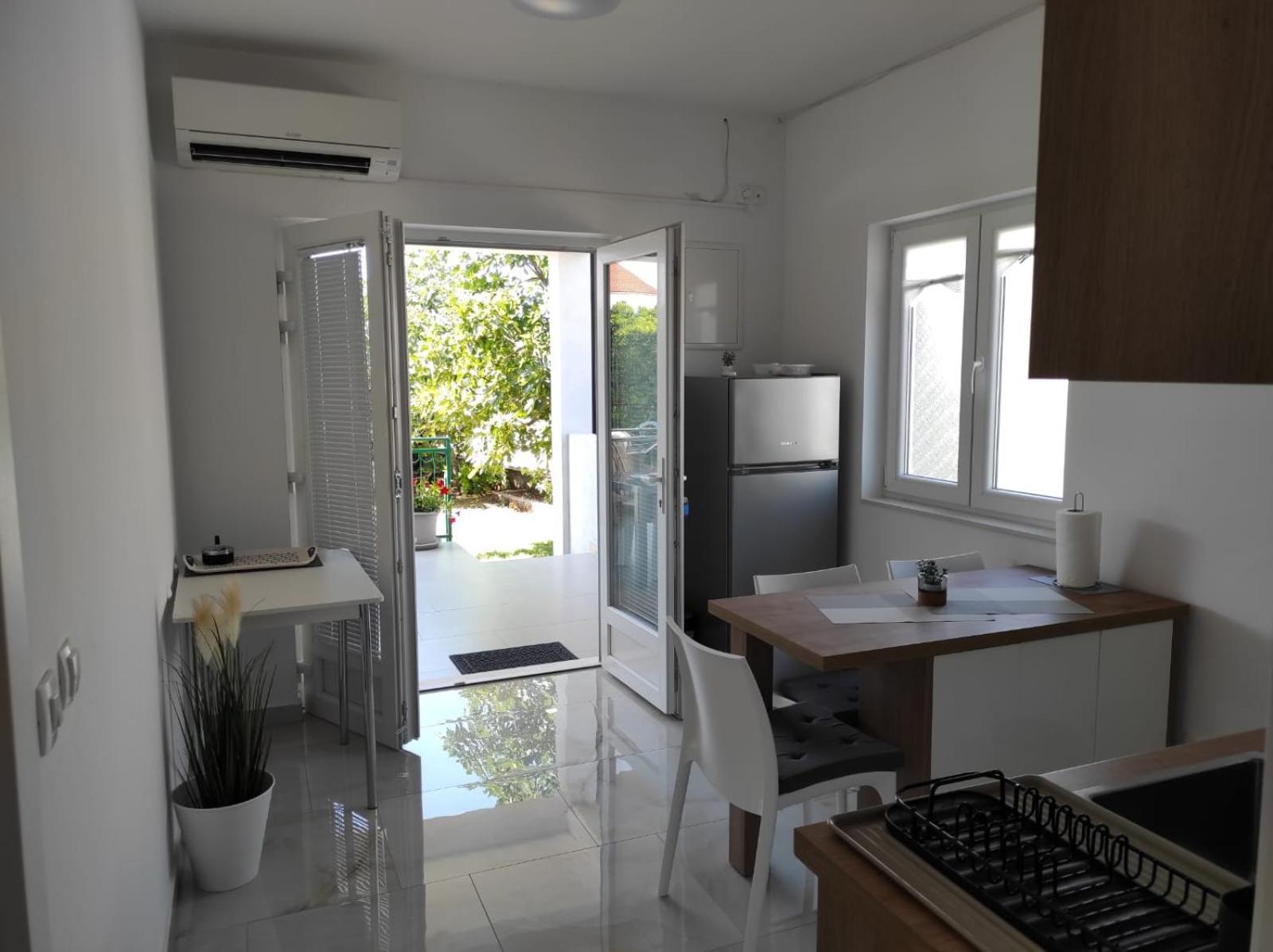 Apartment With Terrace And Garden Pirovac Zewnętrze zdjęcie