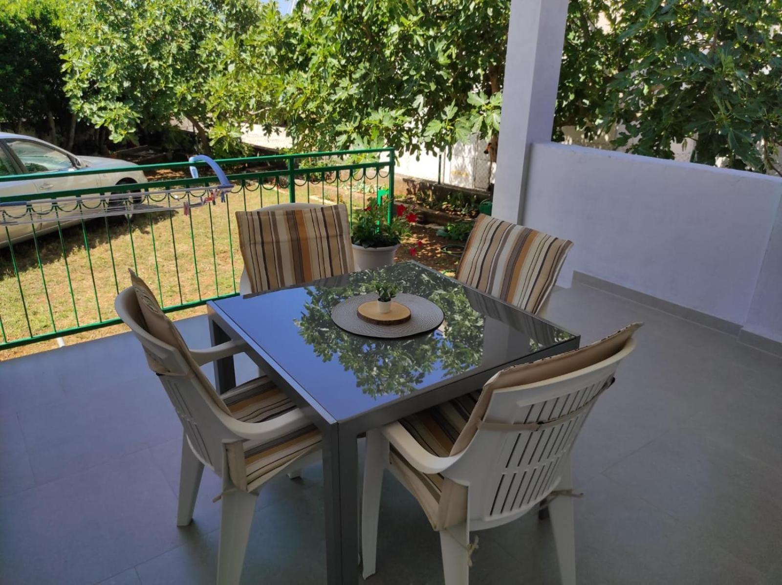 Apartment With Terrace And Garden Pirovac Zewnętrze zdjęcie